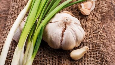 Knoblauch, um ein Mitglied zu erhöhen